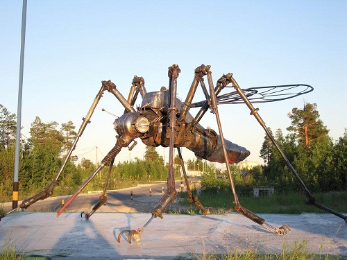 Памятник комару-нефтесосу Ноябрьск