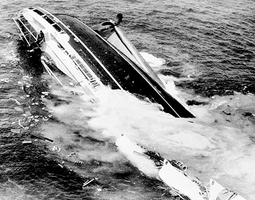  1957 г. Гарри Траск за серию фотографий тонущего итальянского лайнера "Андреа Дориа", сделанных за 9 минут до его ухода под воду 