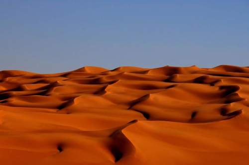 20. Сахара - самая большая пустыня в мире. Ее площадь такая же большая, как и площадь территории США.(Photographer: Jay Brezinsky)