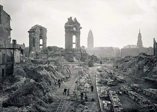 Дрезден в январе 1952 года.