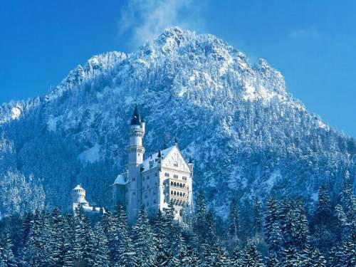 Замок Нойшванштайн зимой, в Германии