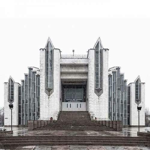 Дворец бракосочетаний, Бишкек, Кыргызстан, построен в 1987 году.