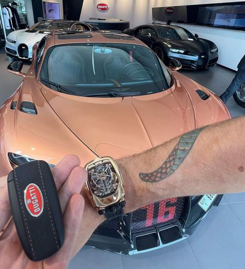 Эндрю Тейт купил Bugatti Chiron Pursport и часы Jacob and Co. Bugatti Chiron Tourbillon и получил бесплатную футболку Bugatti