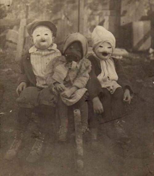 Да, именно так выглядел Хэллоуин в 1900 году.