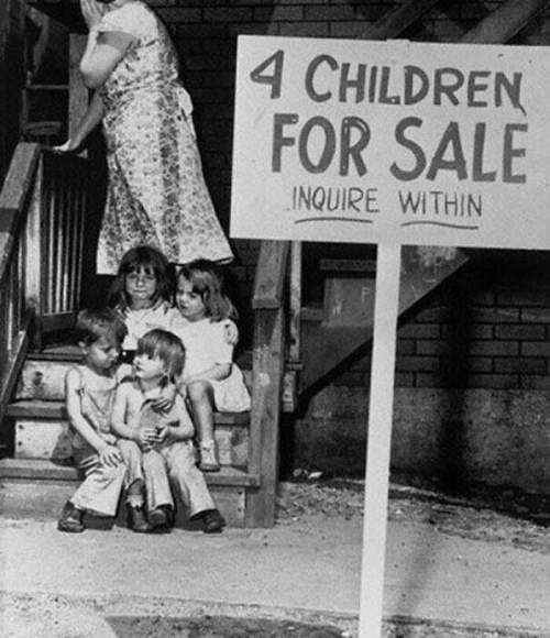 Есть несколько случаев, когда мамы пытались продать своих детей за наличные