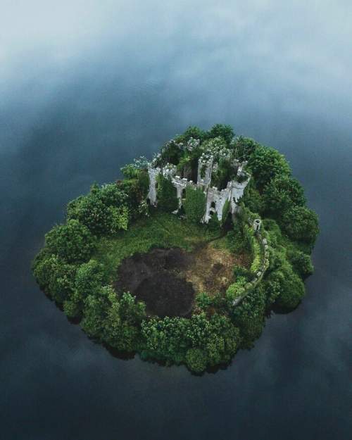 Заброшенный замок в Лох-Ки, Ирландия