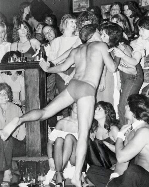 Ночной клуб Chippendales, первый стриптиз-клуб в Лос-Анджелесе, 1979 год. Фото из архива Bettmann.