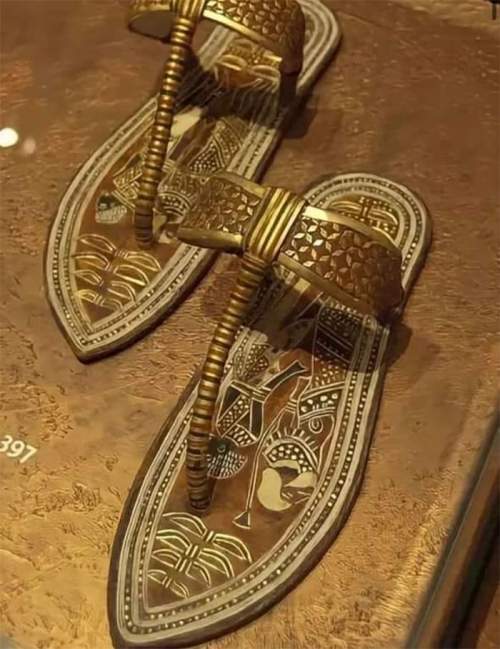 3300-летние сандалии царя Тутанхамона