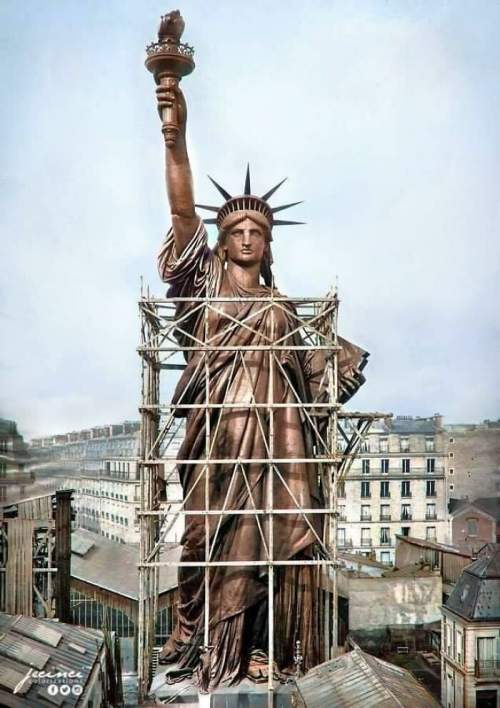 Статуя Свободы - Париж, Франция - 1886 г. (до того, как ее перевезли в Америку)